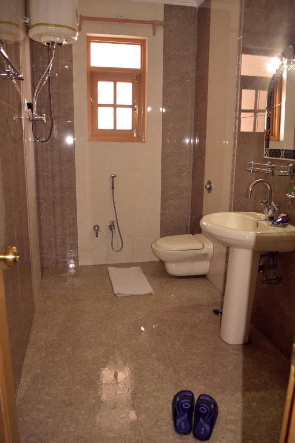 Hotel Al Azrah Srinagar  Luaran gambar
