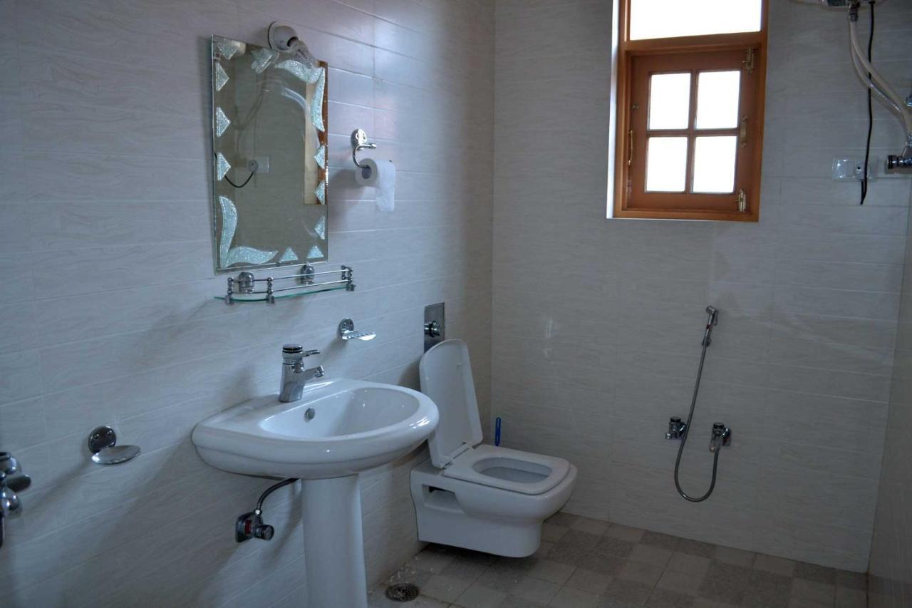Hotel Al Azrah Srinagar  Luaran gambar